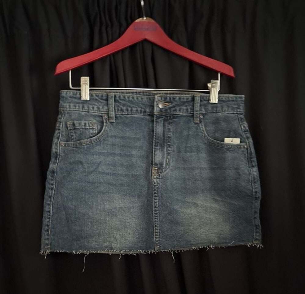 No Boundaries Mid Rise Raw Hem Denim Skirt, Size S (4-6)